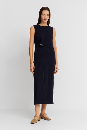 Синее платье миди без рукавов