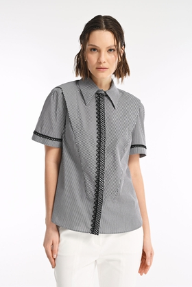 Женская блузка с короткими рукавами