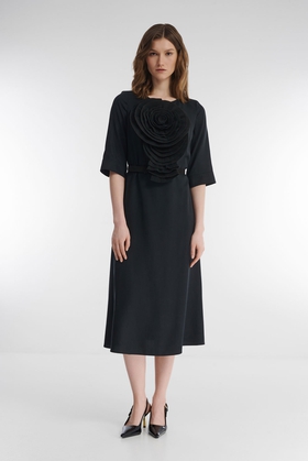 Чёрное платье миди