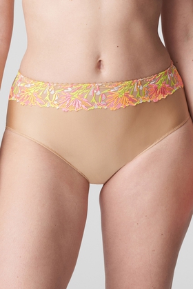 Қыздардың бөкселері жалаңаш.