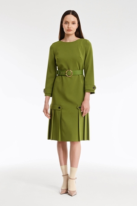 Женское зеленое платье с длинными рукавами