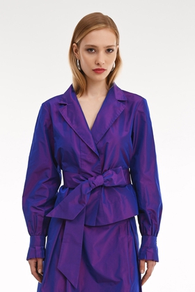 Женская блузка фиолетового цвета