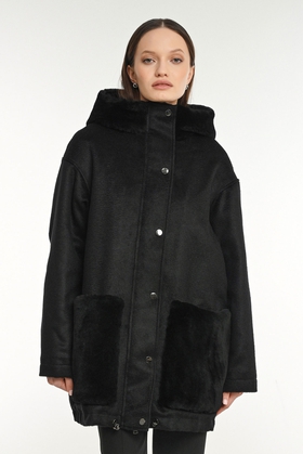 Черная женская куртка