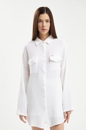 Белая блузка с длинным рукавом