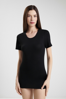 Женская чёрная повседневная футболка 