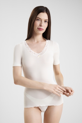 Женская ванильная футболка