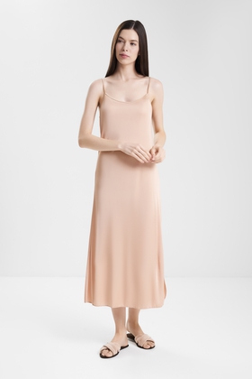 Шелковая ночная сорочка с разрезами