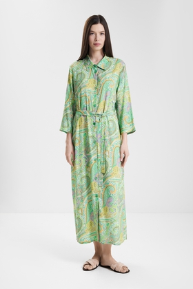 Длинное платье с длинными рукавами