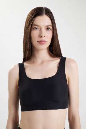  Бесшовный черный бюстгальтер-топ с плотными чашками Soft Stretch Power 