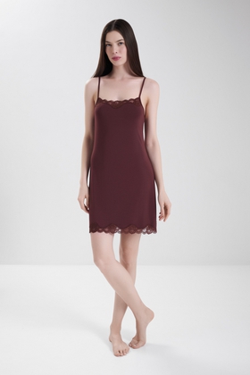  Женская короткая сорочка с кружевом 