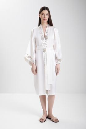  Женский короткий халат из шелка с вышивкой 