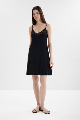  Короткая черная сорочка 