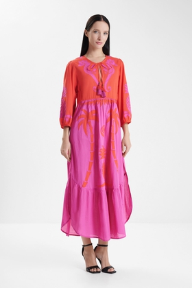 Длинное платье с длинными рукавамии