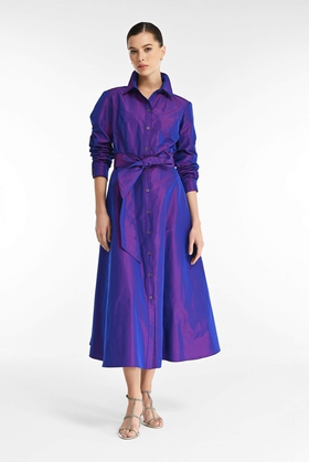 Длинное фиолетовое платье с длинными рукавами