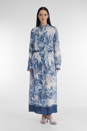 Длинное голубое платье