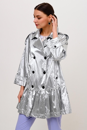 Женское пальто серебряного цвета
