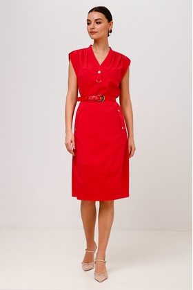 Красное платье с короткими рукавами