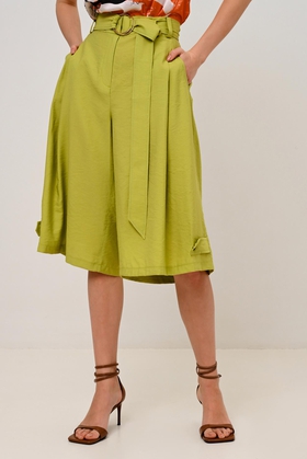 Укороченные женские брюки зеленного цвета