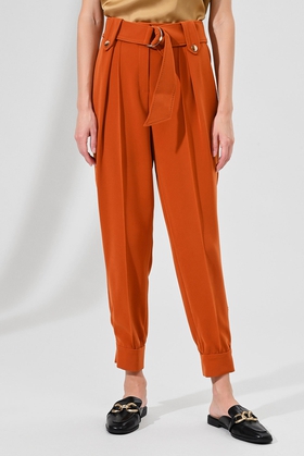 Женские оранжевые брюки с поясом 