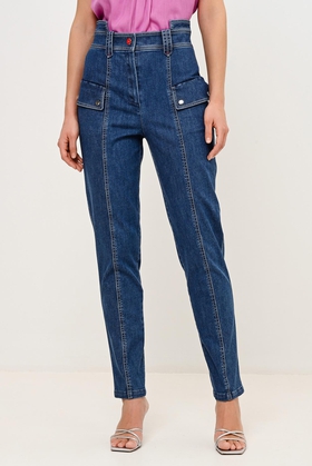 Зауженные джинсовые брюки с карманами