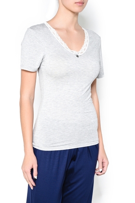 Женская серая футболка с декором из кружева