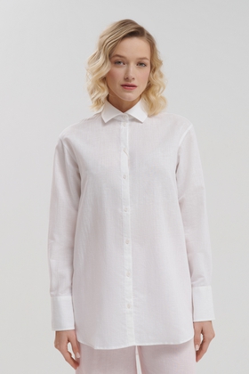 Белая блузка с длинными рукавами