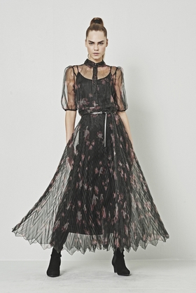 Длинное полупрозрачное платье