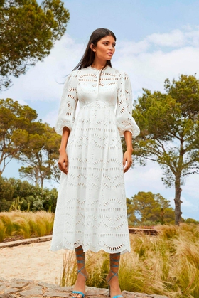Длинное белое пляжное платье
