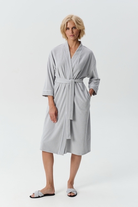 Женский серый халат миди в рубчик