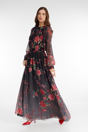 Чёрное длинное платье